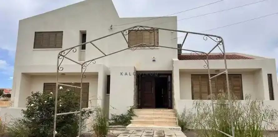 5 chambres House à Mazotos, Cyprus No. 29311