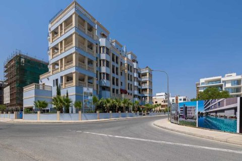 2 bedrooms Apartment in Limassol, Cyprus No. 76307 1