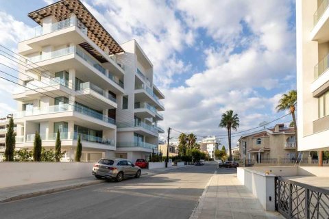 2 bedrooms Apartment in Germasogeia, Cyprus No. 76309 3