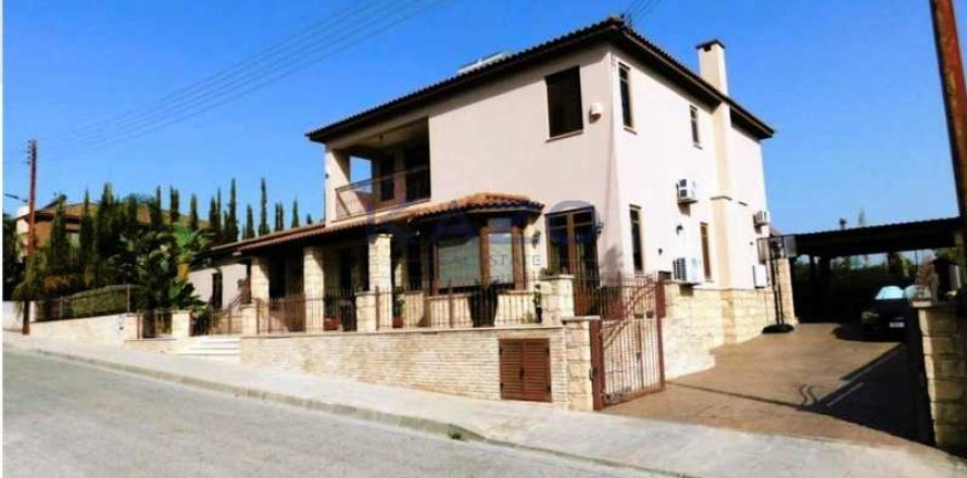 4 bedrooms Villa in Episkopi, Cyprus No. 65421