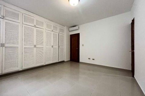 2 dormitorios Apartment en Panamá, Panama No. 70636 9