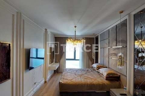 5+1 Apartment in Yomra, Turkey No. 13025 17