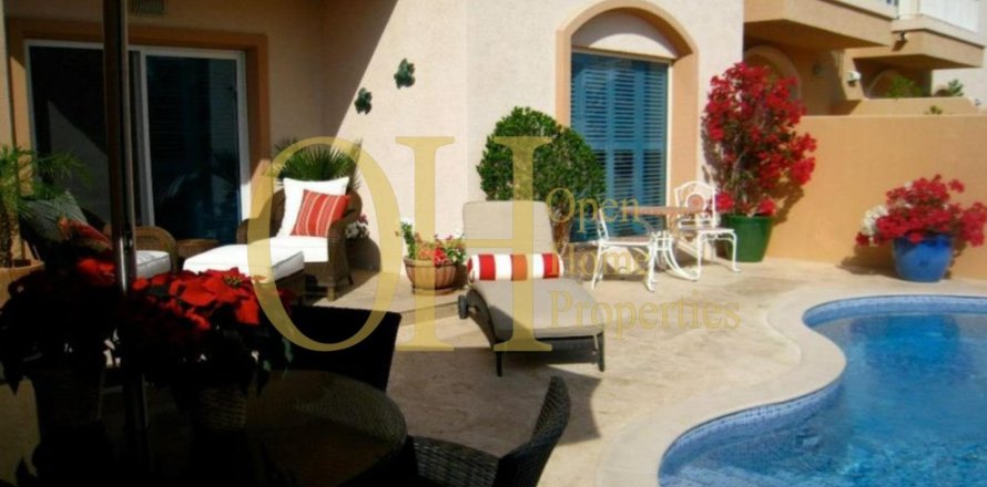 4 bedrooms Townhouse in Al Reef, UAE No. 8400