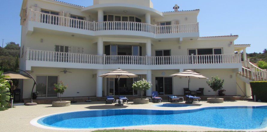 5 bedrooms Villa in Paphos, Cyprus No. 37749