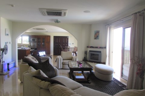 5 bedrooms Villa in Paphos, Cyprus No. 37749 8