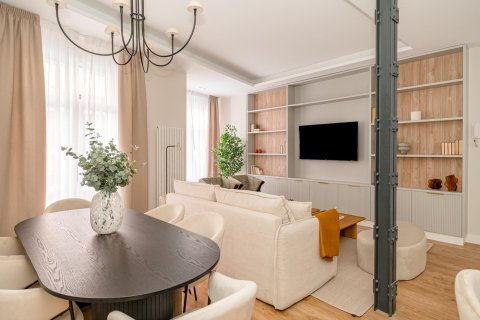 2 dormitorios Apartment en Madrid, Spain No. 26861 5