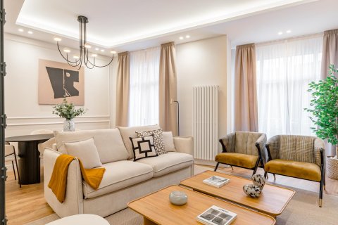 2 dormitorios Apartment en Madrid, Spain No. 26861 2