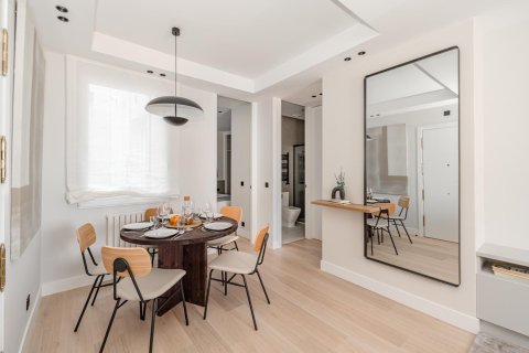 2 dormitorios Apartment en Madrid, Spain No. 26909 7