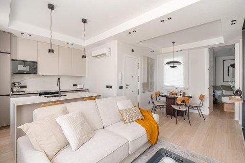 2 dormitorios Apartment en Madrid, Spain No. 26909 4