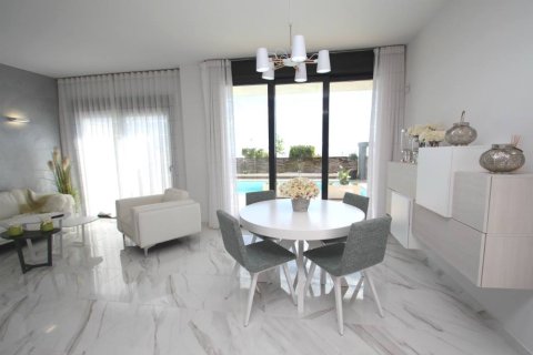 3 bedrooms Villa in Alicante, Spain No. 27749 7