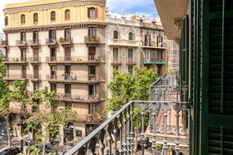 2 bedrooms Apartment in L'Eixample, Spain No. 27710 2