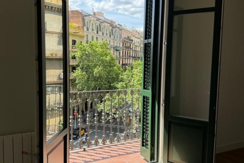 2 bedrooms Apartment in L'Eixample, Spain No. 27710 5