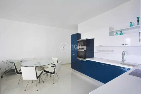 2 bedrooms Apartment in Germasogeia, Cyprus No. 74994 5