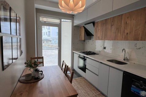 2+1 Apartment in Istanbul, Turkey No. 15855 8