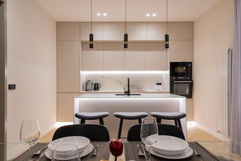 2 dormitorios Apartment en Madrid, Spain No. 26868 4