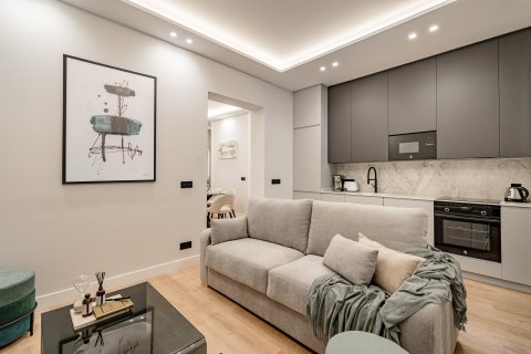 3 dormitorios Apartment en Madrid, Spain No. 26867 1