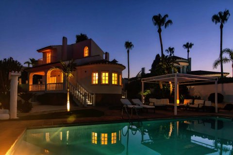 5 bedrooms Villa in Estepona, Spain No. 27285 22