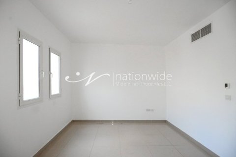 3 bedrooms Villa in Abu Dhabi, UAE No. 4164 2