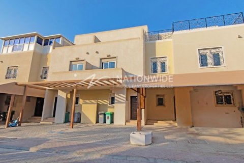 3 dormitorios Villa en Abu Dhabi, UAE No. 4164 1