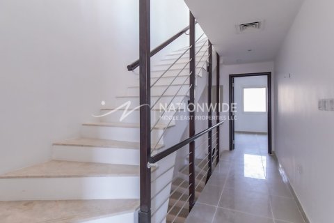 3 bedrooms Villa in Abu Dhabi, UAE No. 4164 10