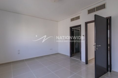 3 bedrooms Villa in Abu Dhabi, UAE No. 4164 12