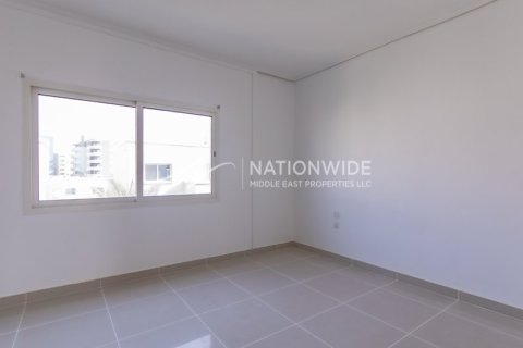 3 bedrooms Villa in Abu Dhabi, UAE No. 4164 8