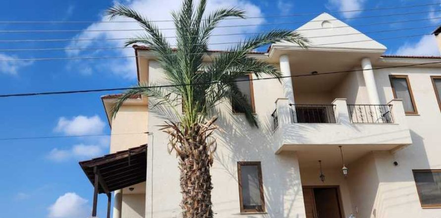 6 bedrooms Villa in Agios Athanasios, Cyprus No. 65322