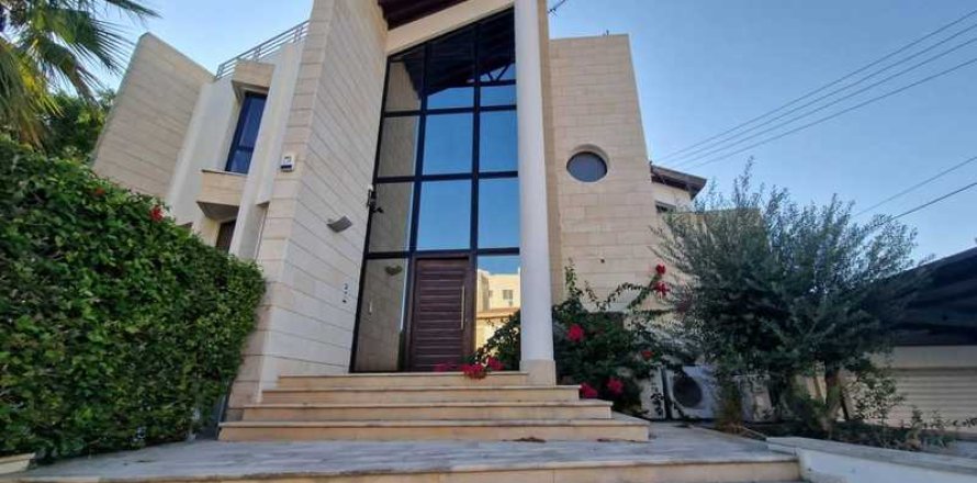 5 bedrooms Villa in Larnaca, Cyprus No. 65330