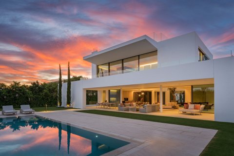 5 bedrooms Villa in Marbella, Spain No. 27139 1