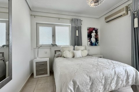 3 bedrooms Apartment in Benidorm, Spain No. 27179 6