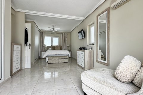 3 bedrooms Apartment in Benidorm, Spain No. 27179 24