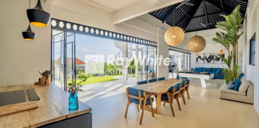 5 bedrooms Villa in South Kuta, Indonesia No. 22932