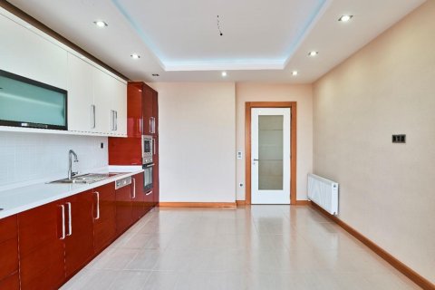 3 bedrooms Apartment in Küçükçekmece, Turkey No. 13554 5