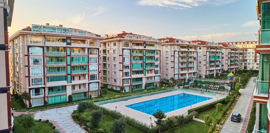 3 bedrooms Apartment in Küçükçekmece, Turkey No. 13554