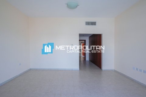 4 bedrooms Villa in Abu Dhabi, UAE No. 5686 15