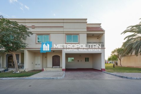 4 dormitorios Villa en Abu Dhabi, UAE No. 5686 1