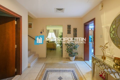 4 dormitorios Villa en Abu Dhabi, UAE No. 5686 4