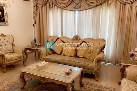 3 dormitorios Apartment en Al Reef, UAE No. 4752 2