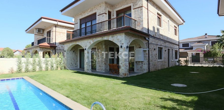 3+1 Villa en Dosemealti, Turkey No. 11780