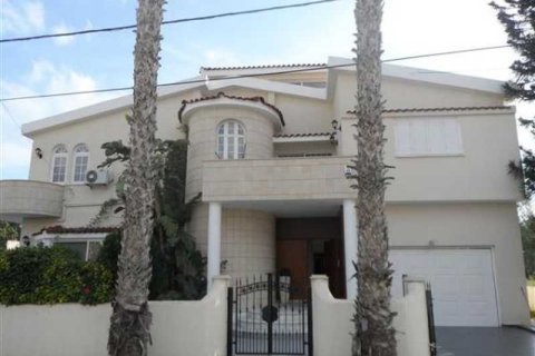 4 bedrooms House in Larnaca, Cyprus No. 76149 1