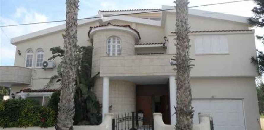 4 bedrooms House in Larnaca, Cyprus No. 76149