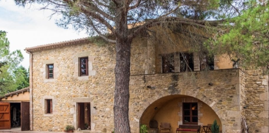 8 bedrooms House in Girona, Spain No. 25563