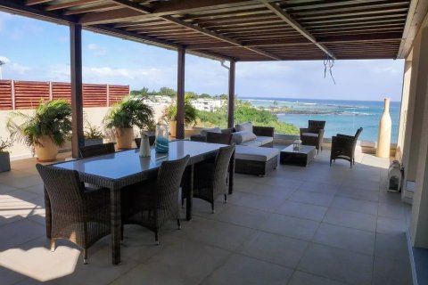 3 bedrooms Apartment in Flic-en-Flac, Mauritius No. 53417 1