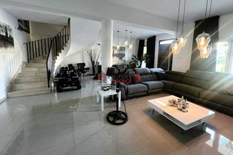 4 bedrooms Villa in Larnaca, Cyprus No. 66558 3