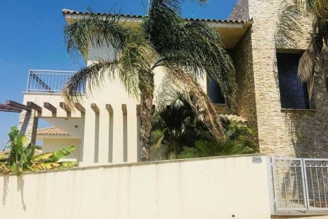 4 bedrooms Villa in Paramali, Cyprus No. 66557 6