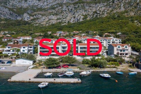 33m² Apartment en Risan, Montenegro No. 66996 1