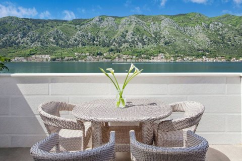 2 chambres Appartement à Kotor, Montenegro No. 66992 18