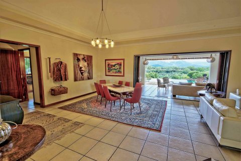 6 bedrooms Villa in Tamarin, Mauritius No. 60941 13