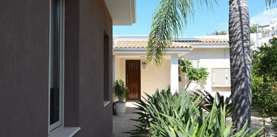 5 bedrooms Villa in Mesa Chorio, Cyprus No. 40190