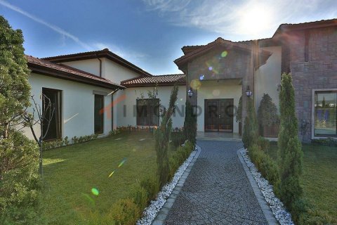 6+1 Villa in Bueyuekcekmece, Turkey No. 17045 27